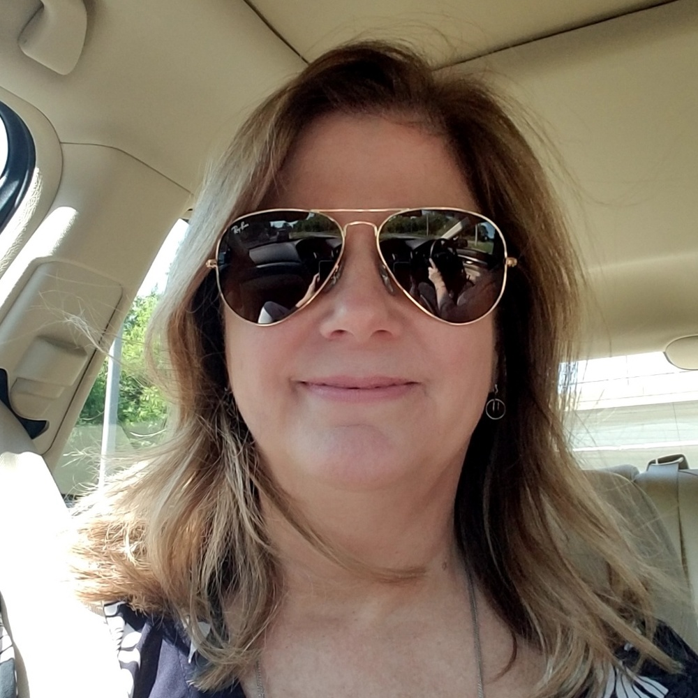 Meet your Posher, Lauren